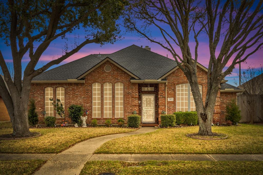 513 Cameron Lane Allen, TX 75002 - Photo 27 of 33 This home is inviting even in the twilight hours!