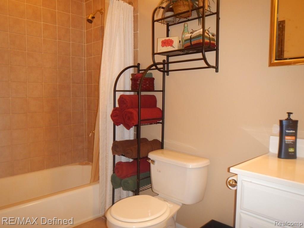 4645 Granger Road Oxford, MI 48371 - Photo 23 of 33 Main Bath
