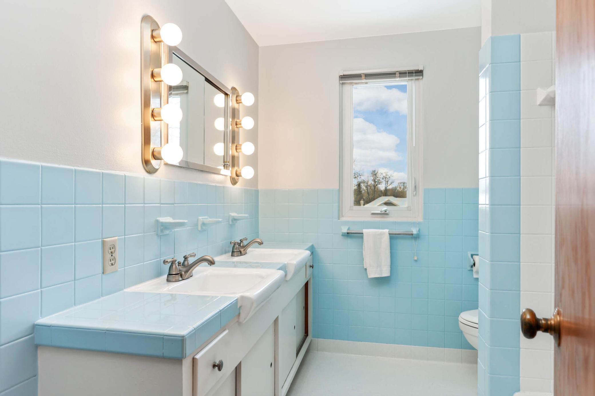 1748 James Road Mendota Heights, MN 55118 - Photo 24 of 38 Gallery Image 24