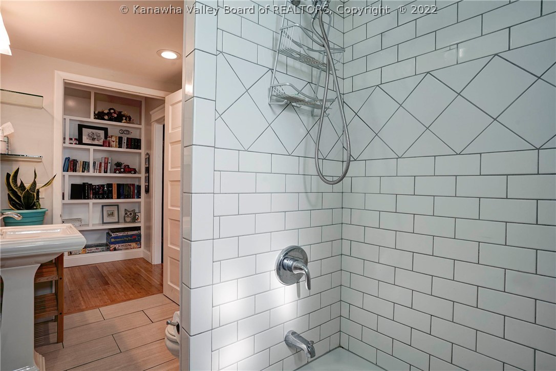 1102 Oakmont Road Charleston, WV 25314 - Photo 24 of 37 Gallery Image 24