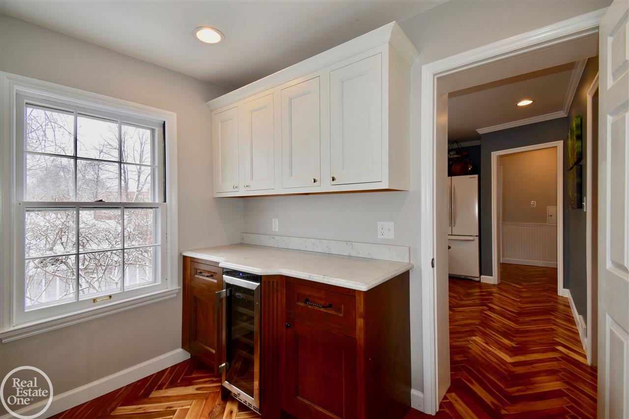 404 Lothrop Road Grosse Pointe, MI 48236 - Photo 7 of 33 50005581-6.JPG
