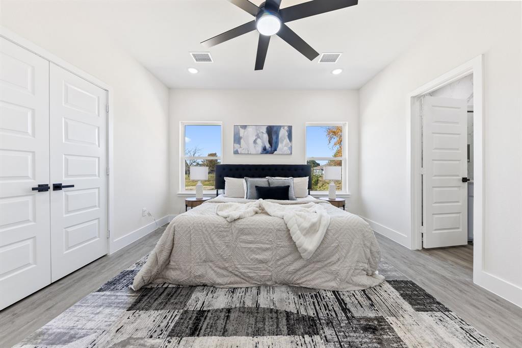 315 Windjammer Road Gun Barrel City, TX 75156 - Photo 18 of 32 a bedroom with a bed and a chandelier