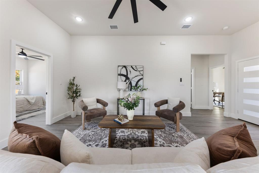 315 Windjammer Road Gun Barrel City, TX 75156 - Photo 6 of 32 a living room with furniture or couch and a potted plant