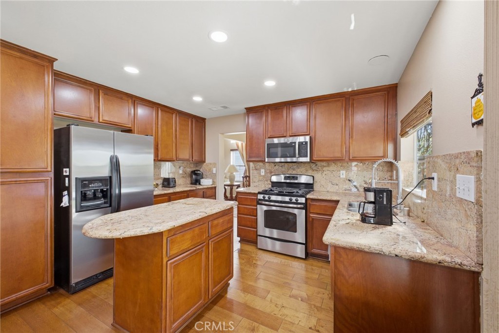 785 Pine Ridge Circle Beaumont, CA 92223 - Photo 24 of 60 Tons of storage and worl surface