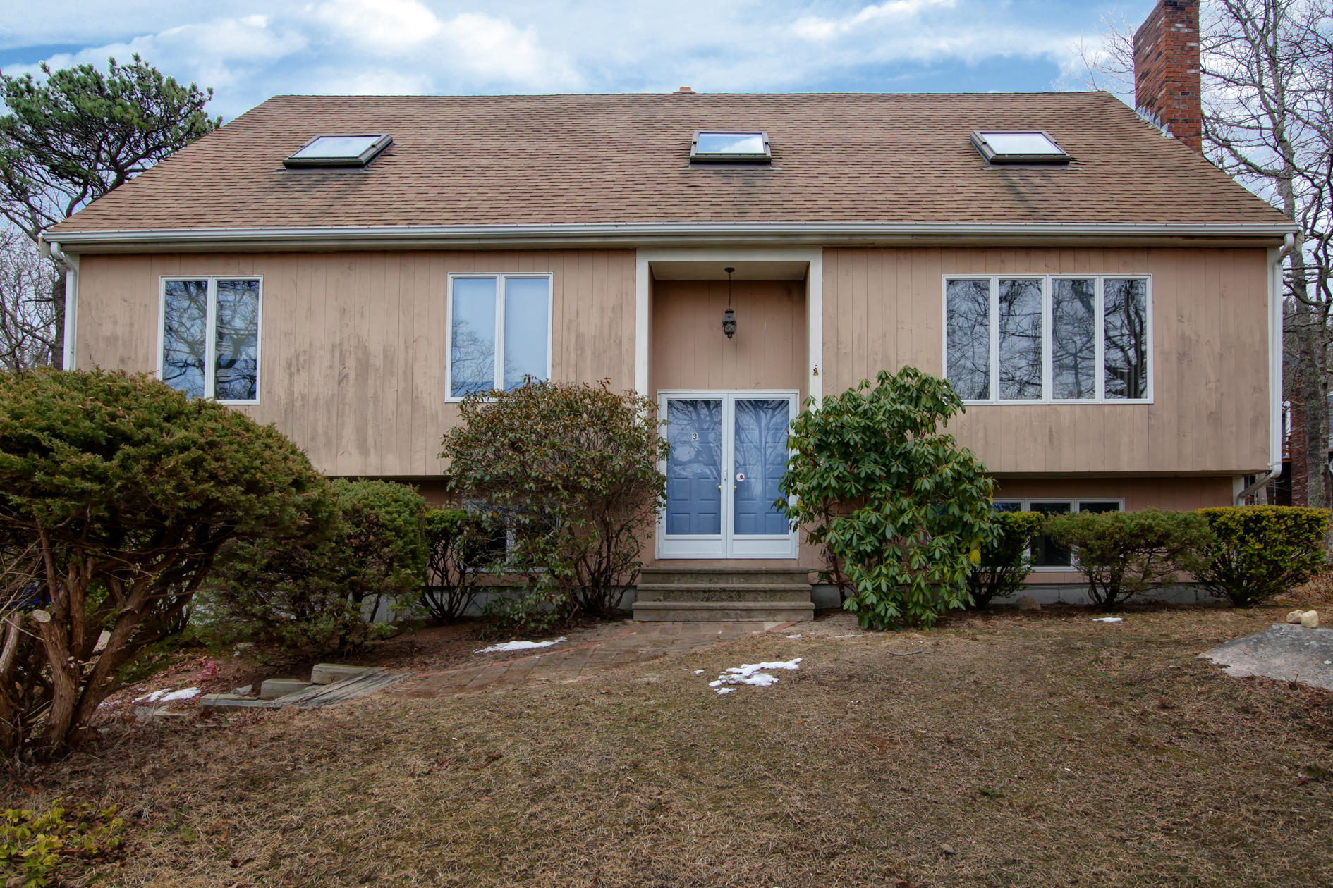 3 Easting Road Bourne, MA 02532 - Photo 3 of 35 a front view of a house with garden