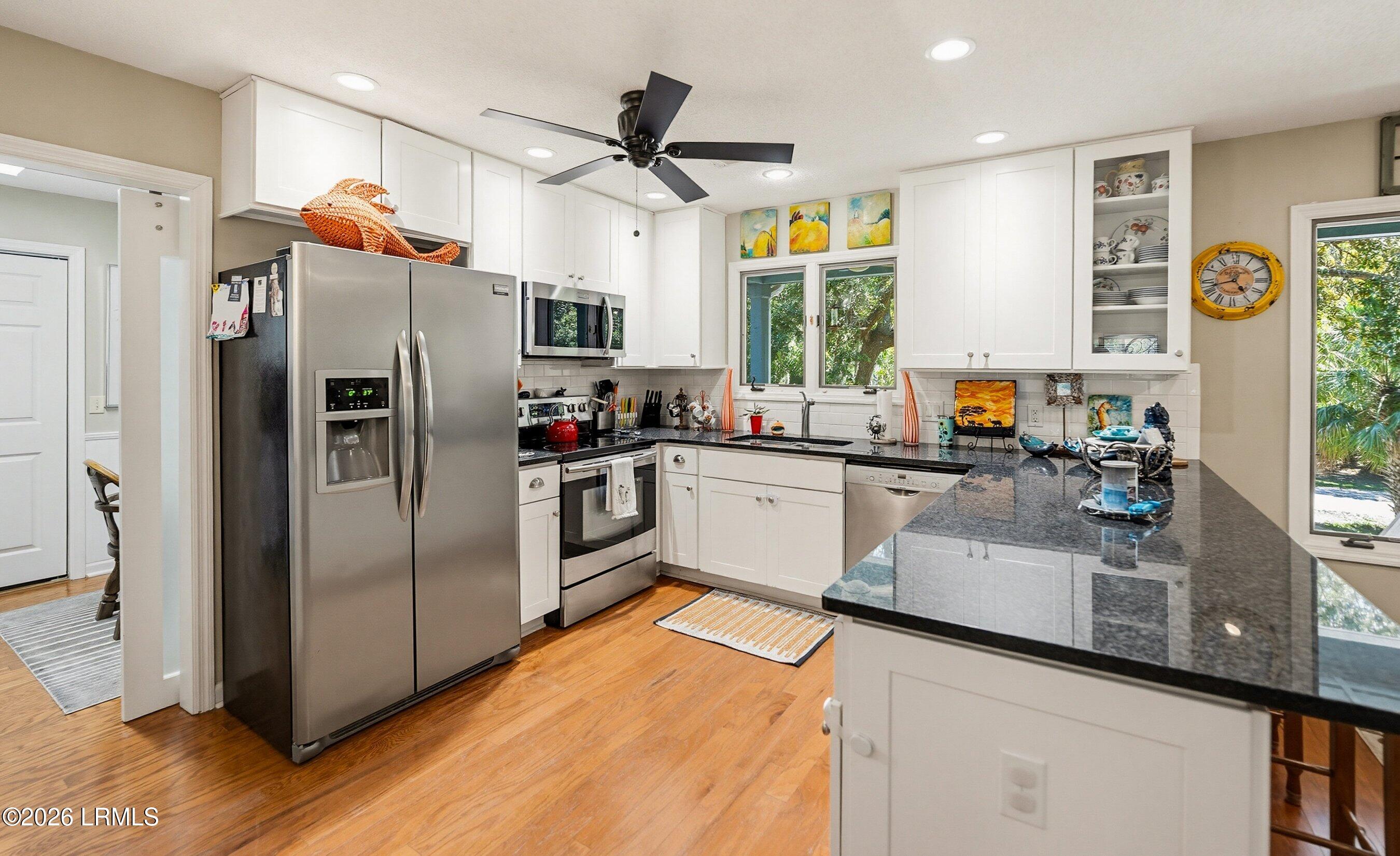 703 Seahorse Road Fripp Island, SC 29920 - Photo 12 of 51 Updated Kitchen