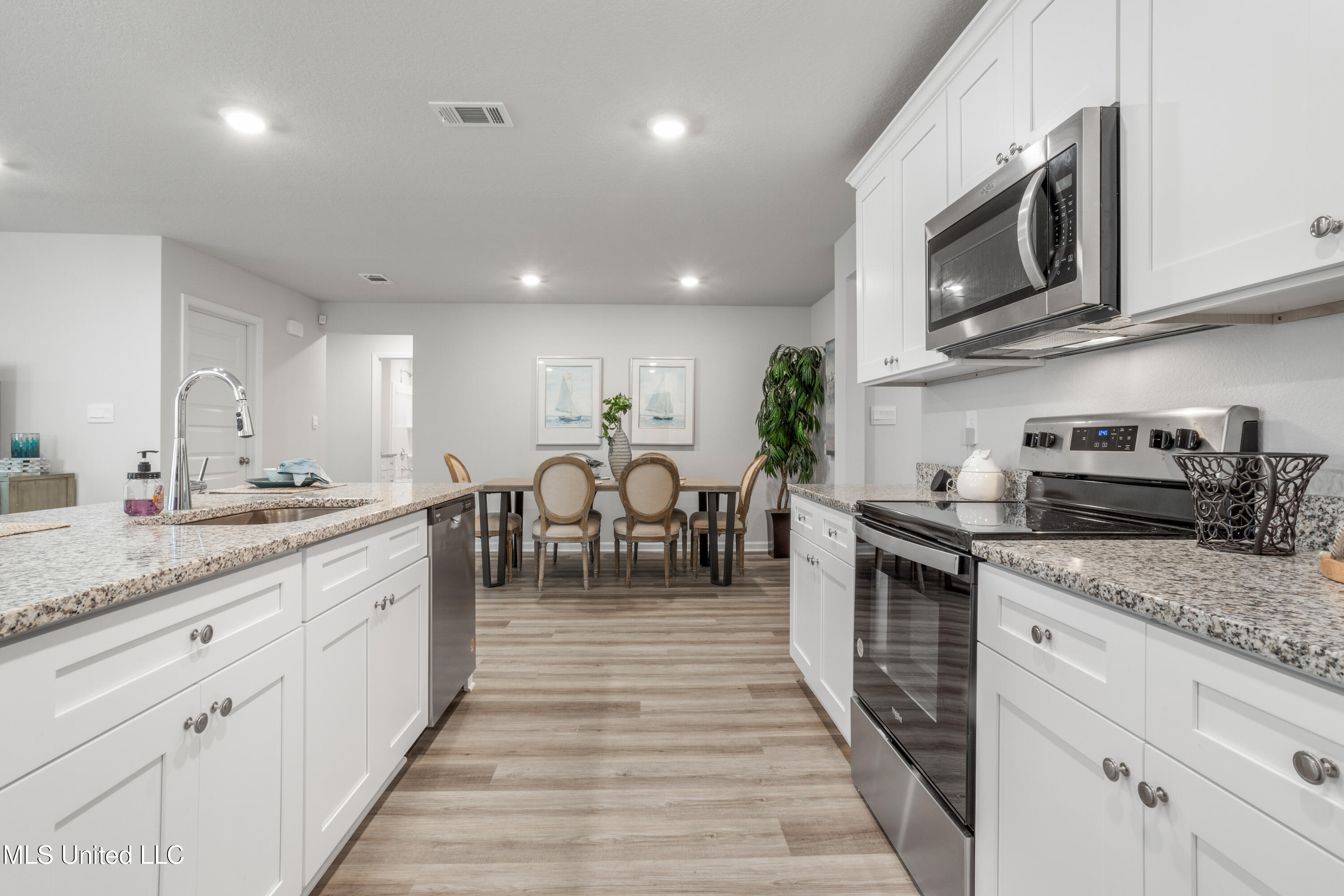 15969 Blue Rdg Drive Gulfport, MS 39503 - Photo 15 of 38 Kitchen