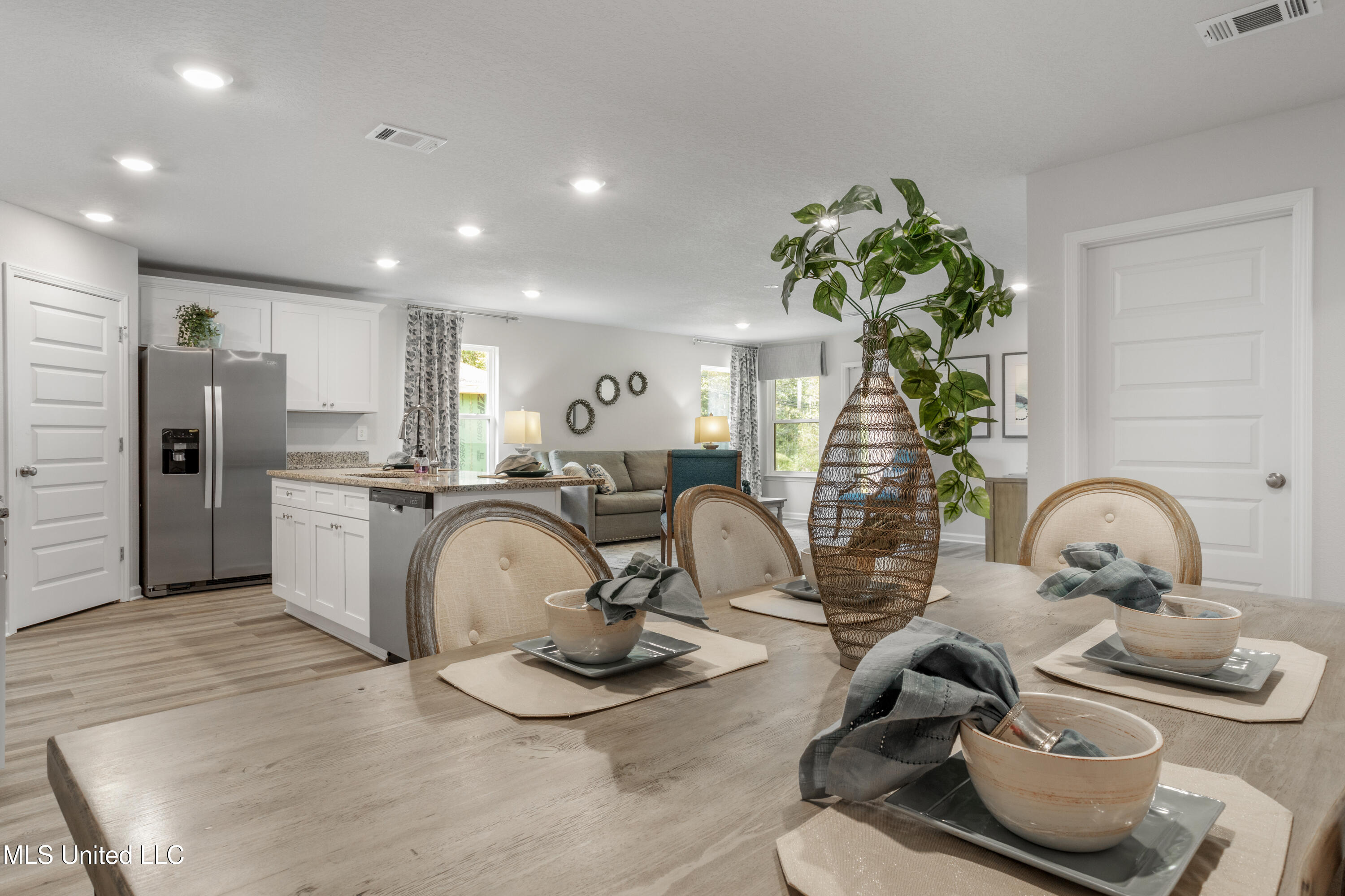 15969 Blue Rdg Drive Gulfport, MS 39503 - Photo 18 of 38 Dining/Kitchen