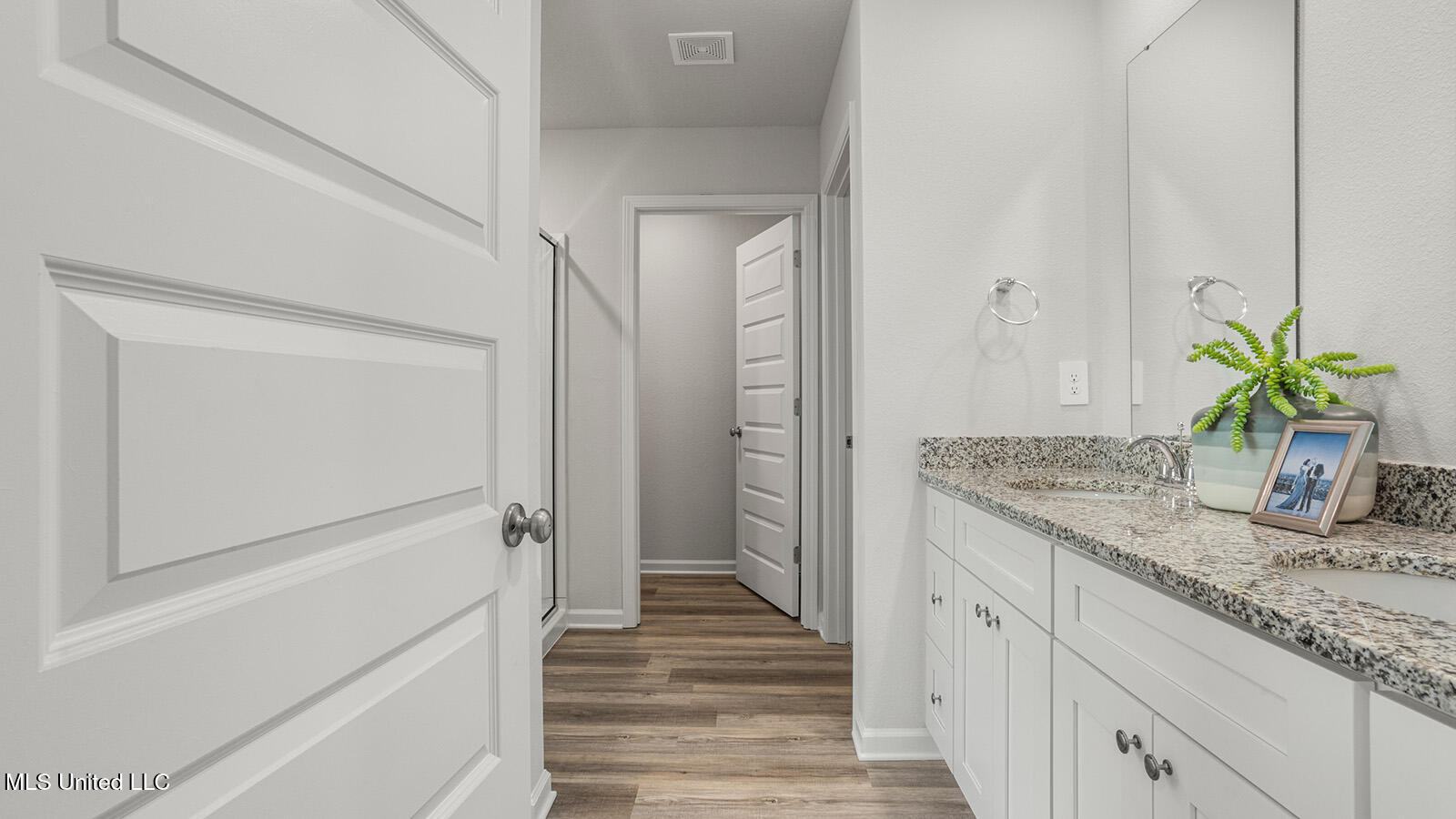 15969 Blue Rdg Drive Gulfport, MS 39503 - Photo 21 of 38 Primary Bathroom