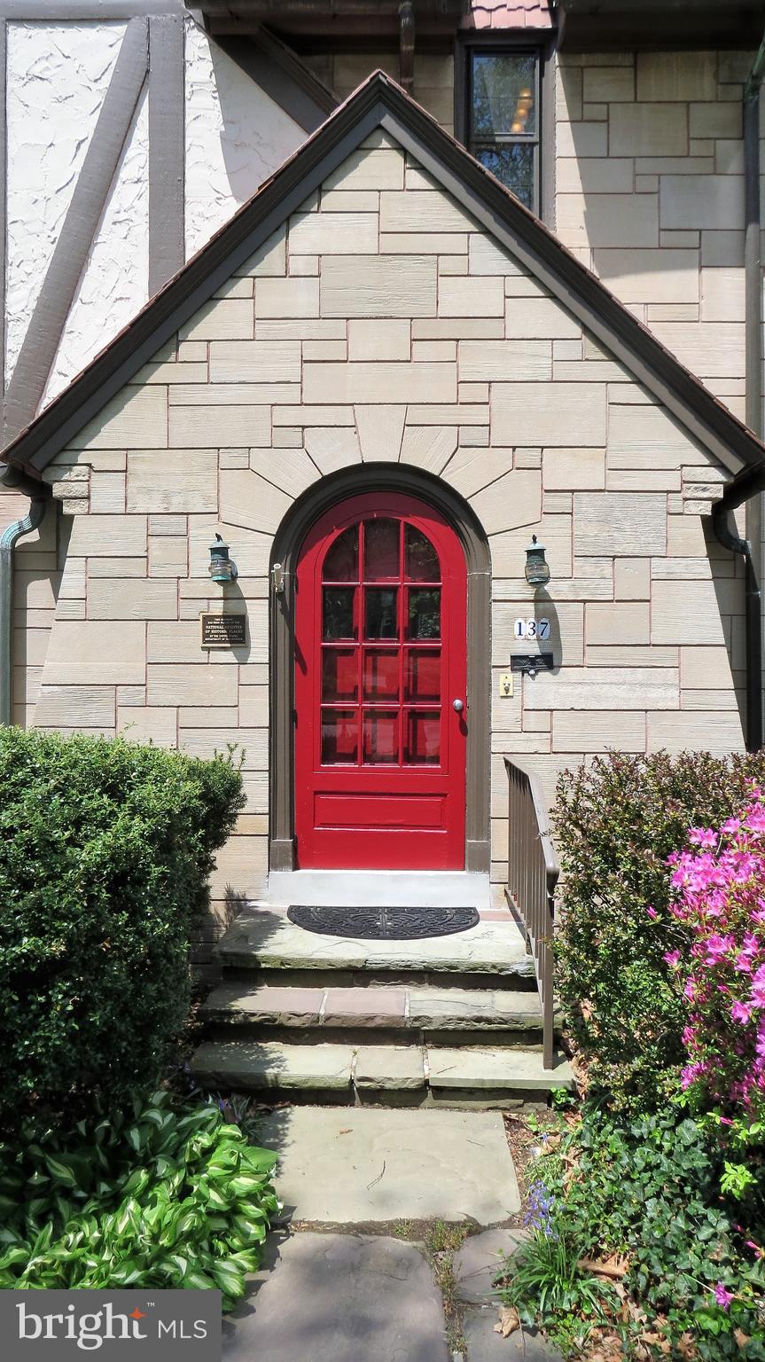 137 Springdale Road York, PA 17403 - Photo 2 of 53 Gallery Image 2