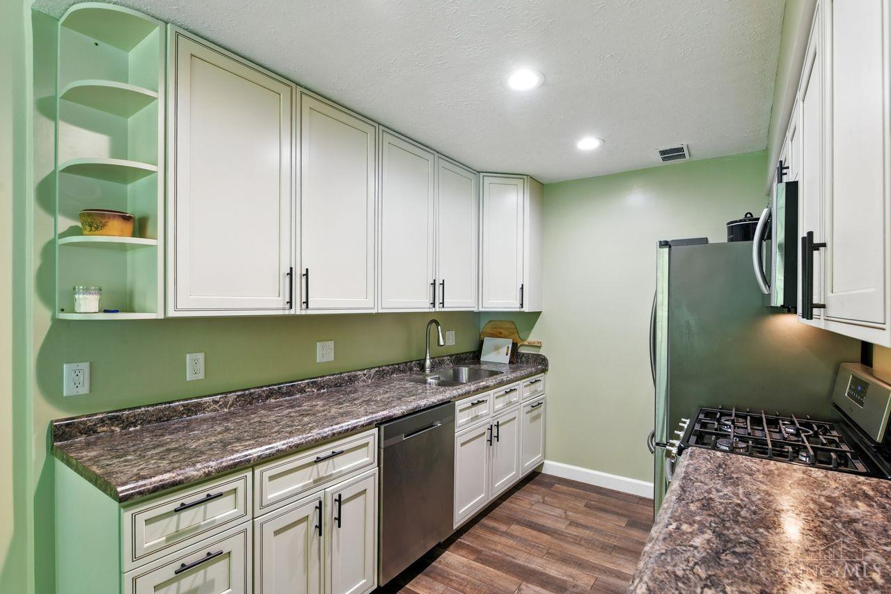 1662 Springdale Road Cincinnati, OH 45231 - Photo 17 of 46