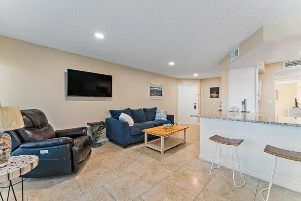 $2,400 | 1605 Highway 1, Unit V6306, Jupiter, FL 33477