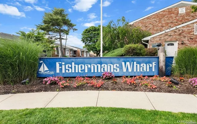 a street sign on the side of a building