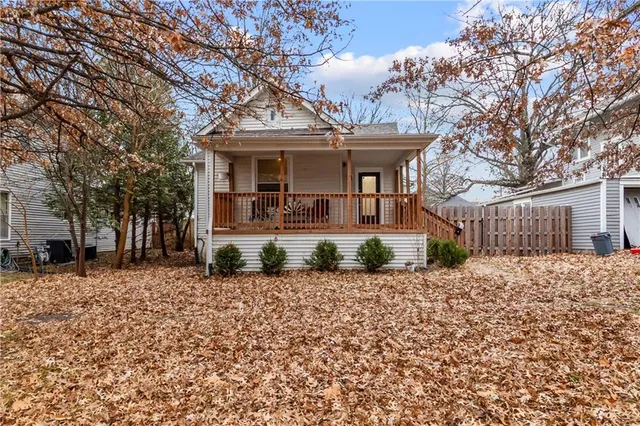 $199,500 | 7 East Ottawa Street, Paola, KS 66071