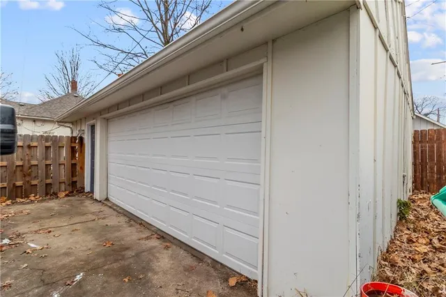 $199,500 | 7 East Ottawa Street, Paola, KS 66071