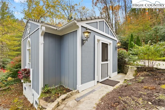 $2,250,000 | 109 Rockbrook Court, Banner Elk, NC 28604