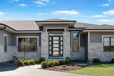 $1,625,000 | S17W30381 Hazeltine Court, Waukesha, WI 53188