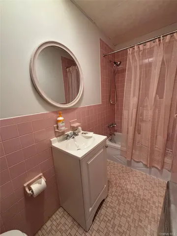 $3,600 | 55-12 Van Cleef Street | South Corona