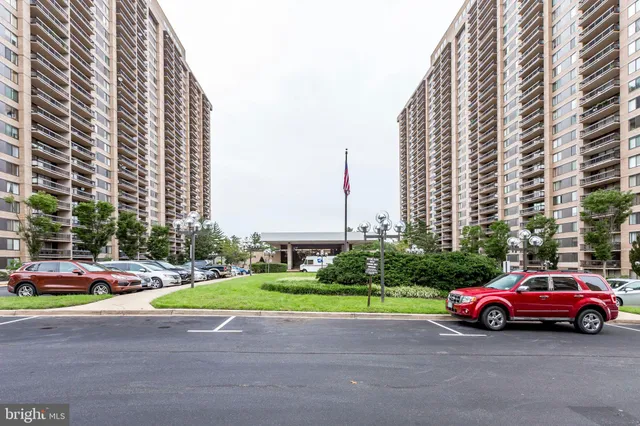 $455,000 | 3701 South George Mason Drive, Unit 2515N, Falls Church, VA 22041