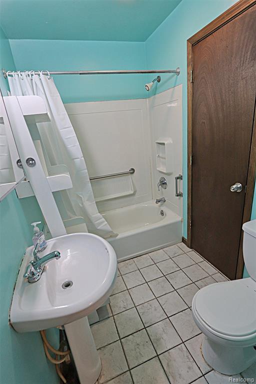 19554 Farmington Road Livonia, MI 48152 - Photo 36 of 40