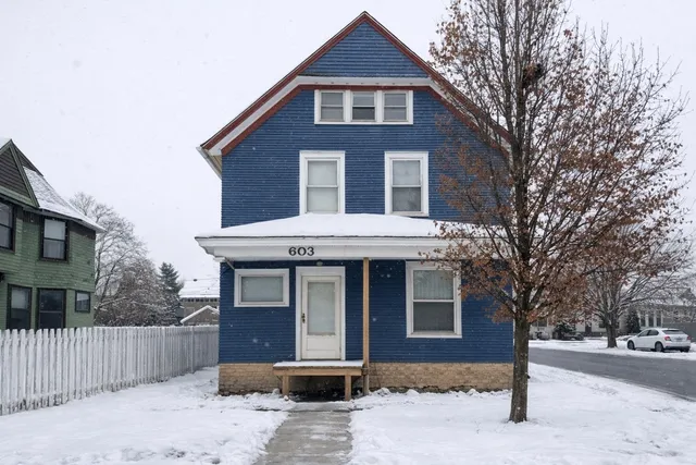 $249,000 | 603 Douglas Avenue, Elgin, IL 60120