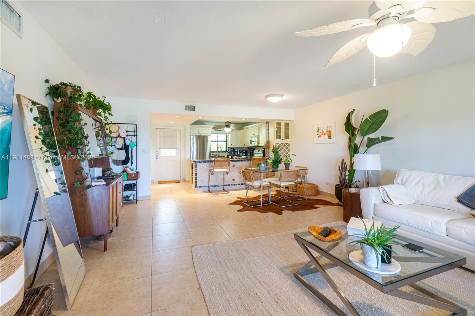 96000 Overseas Highway, Unit W44 Key Largo, FL 33037 - Photo 9 of 33 a living room with furniture and a potted plant