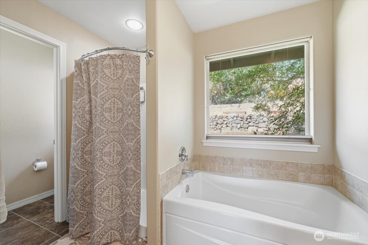2132 West Honeysett Road Wenatchee, WA 98801 - Photo 20 of 38