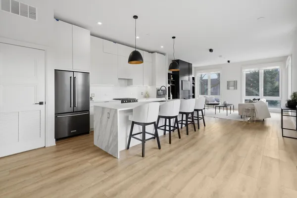 $975,000 | 4200 West Belmont Avenue, Chicago, IL 60641