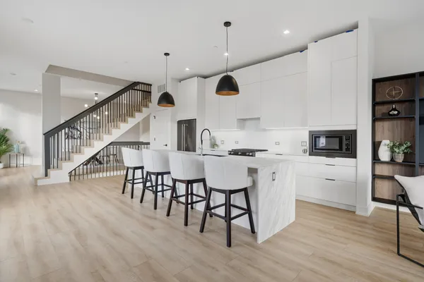 $975,000 | 4200 West Belmont Avenue, Chicago, IL 60641