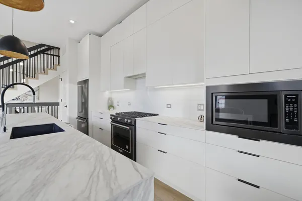 $975,000 | 4200 West Belmont Avenue, Chicago, IL 60641