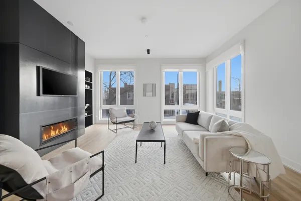 $975,000 | 4200 West Belmont Avenue, Chicago, IL 60641