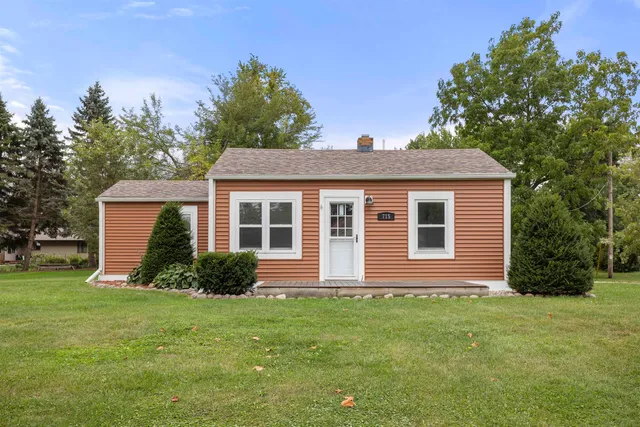 $199,900 | 715 Washington Street, Fremont, WI 54940