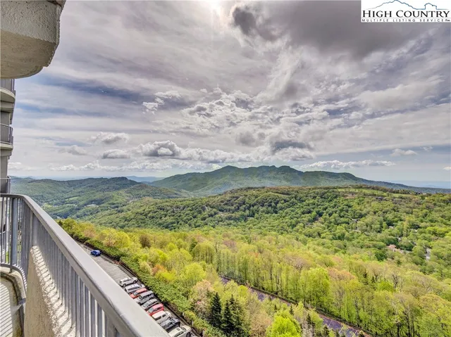 $239,000 | 303 Sugar Top Drive, Unit 2712, Sugar Mountain, NC 28604