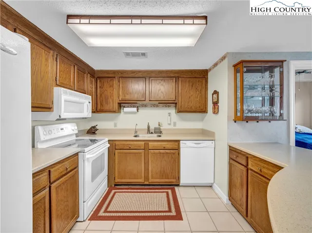 $239,000 | 303 Sugar Top Drive, Unit 2712, Sugar Mountain, NC 28604