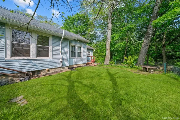 a view of a house with a backyard