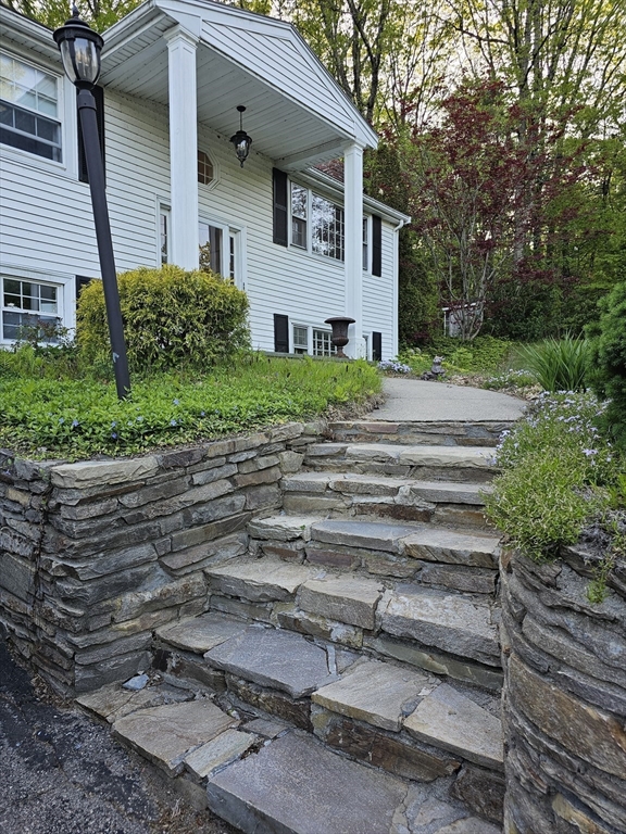 31 Greystone Road Franklin, MA 02038 - Photo 2 of 17 Gallery Image 2