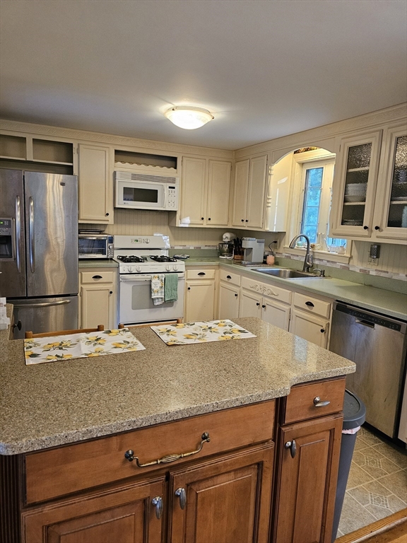 31 Greystone Road Franklin, MA 02038 - Photo 7 of 17 Gallery Image 7