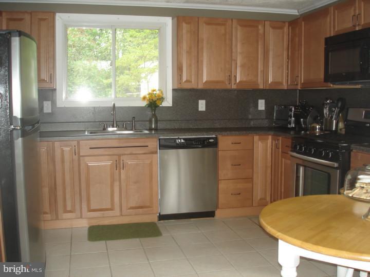 8 Flury Lane Clementon, NJ 08021 - Photo 1 of 19 Kitchen