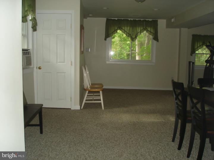 8 Flury Lane Clementon, NJ 08021 - Photo 8 of 19 Living Room