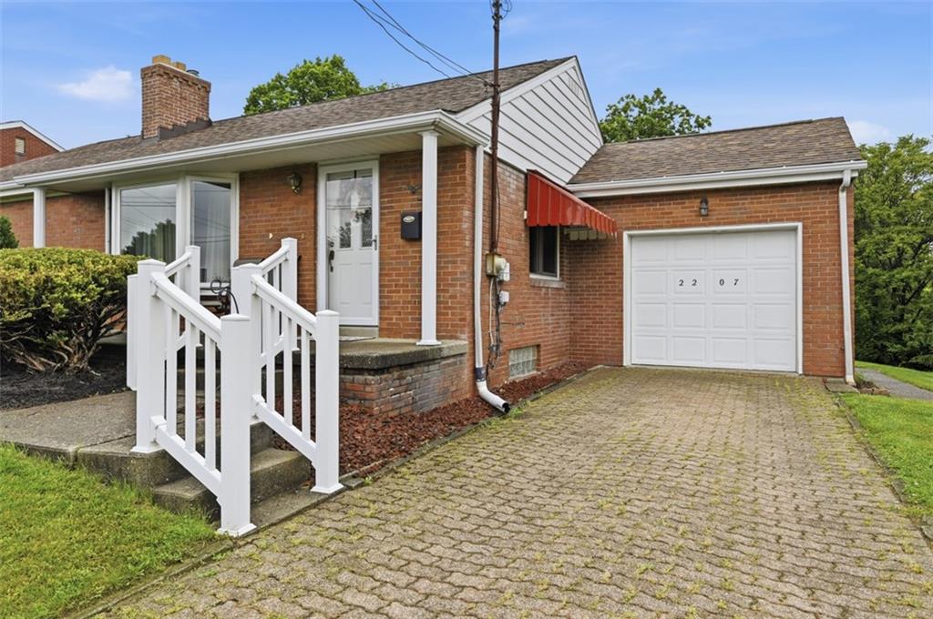 2207 Ridgevue Avenue Aliquippa, PA 15001 - Photo 3 of 41