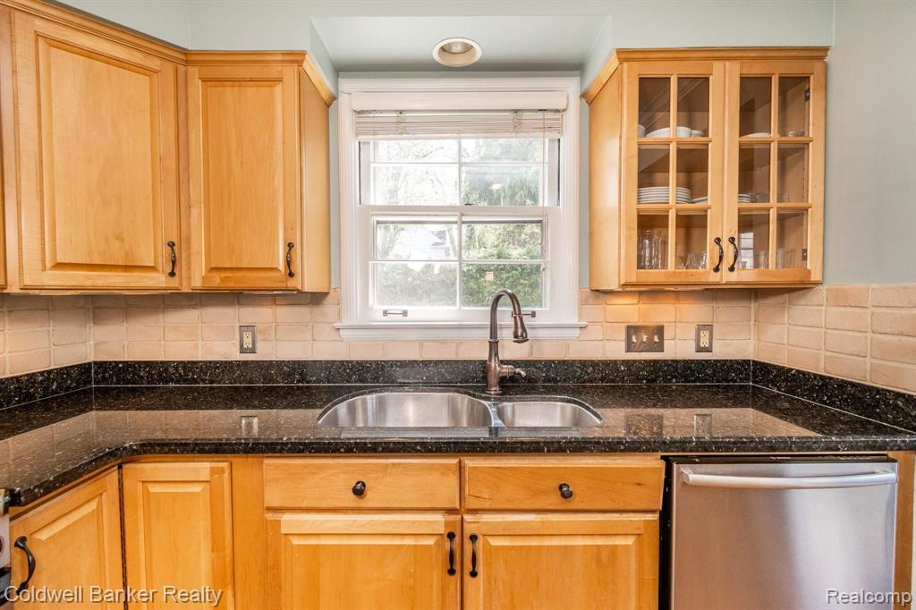 320 Touraine Road Grosse Pointe Farms, MI 48236 - Photo 18 of 60