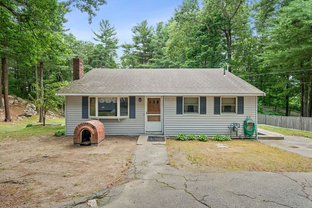 4 Lakeview Road Foxboro, MA 02035 - Photo 7 of 32 a house that has a lot of plants in it