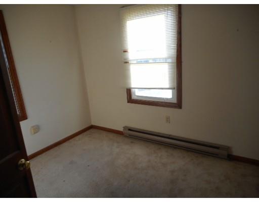 175 Turner Road Scituate, MA 02066 - Photo 22 of 24 an empty room with a window