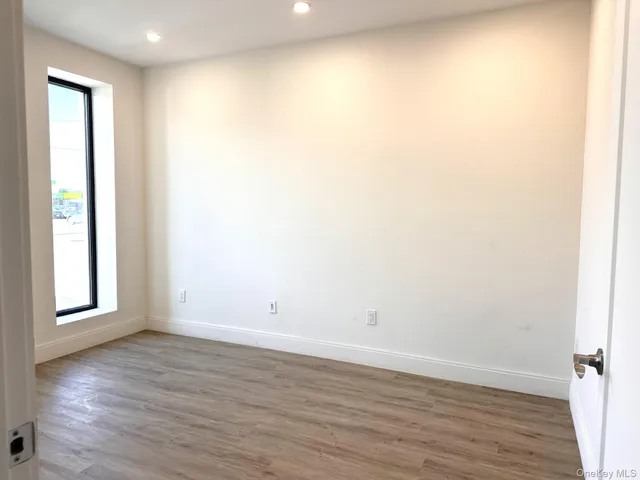 $3,695 | 362 West Merrick Road, Unit 101, Valley Stream, NY 11580