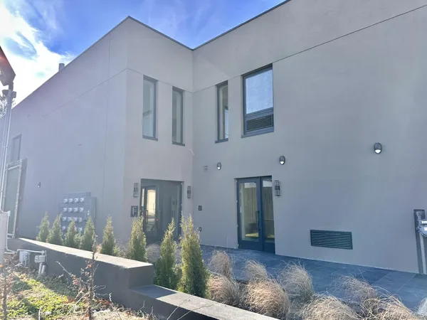 $3,695 | 362 West Merrick Road, Unit 101, Valley Stream, NY 11580