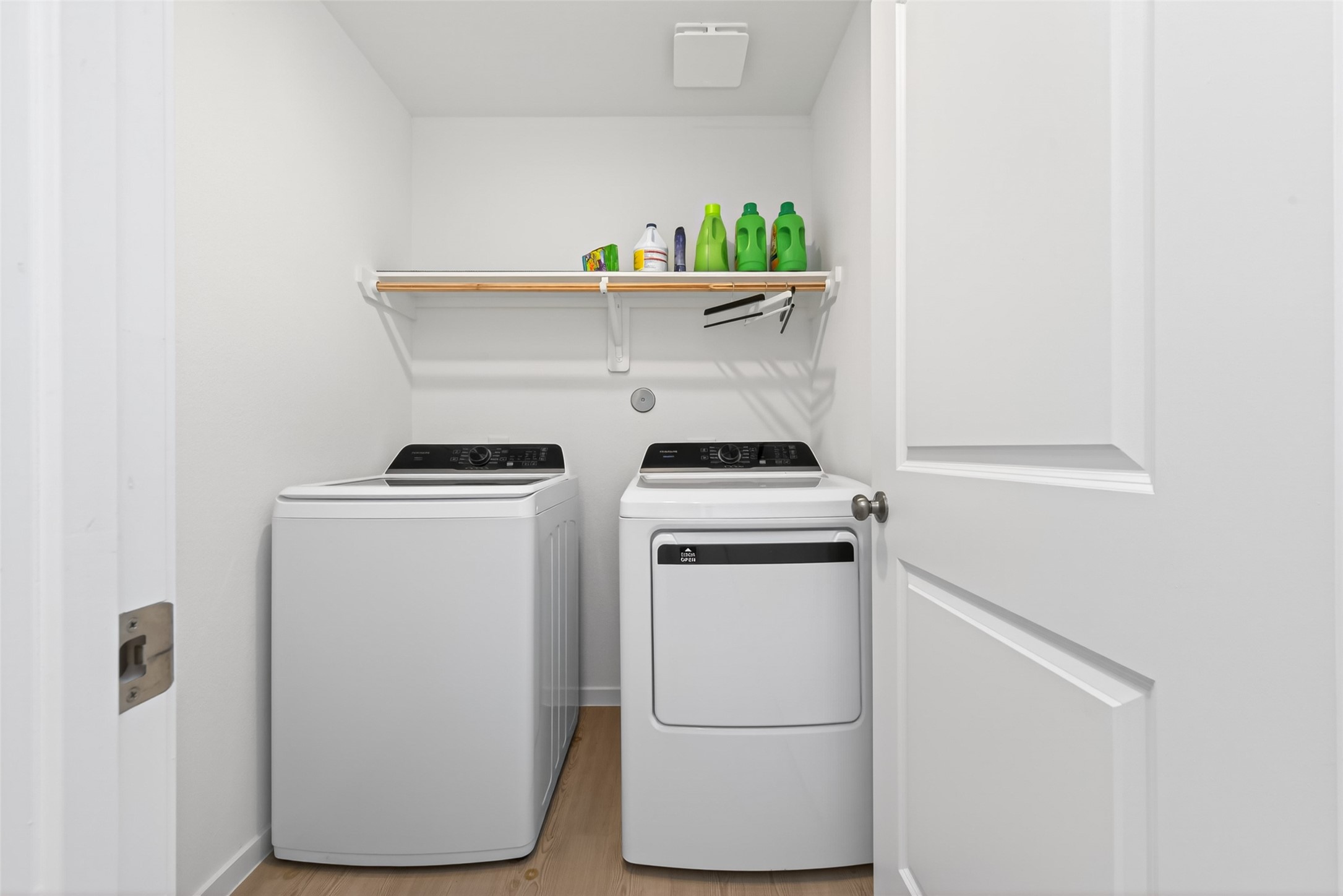 10720 Ellerston Road Cleveland, TX 77327 - Photo 16 of 32 Washer and dryer included , brand new , tenant is responsible for repairs.