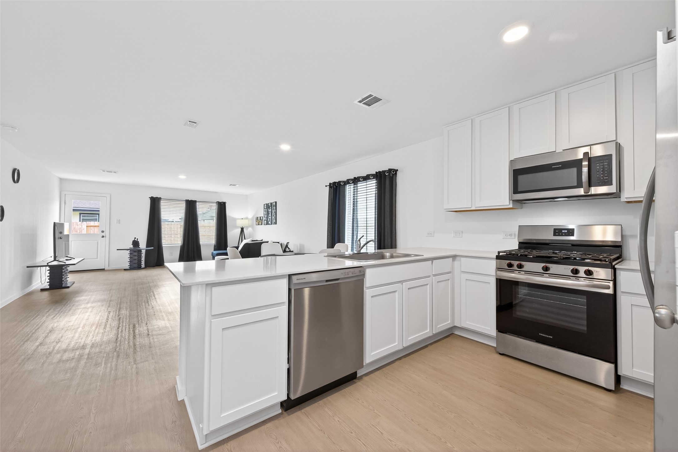 10720 Ellerston Road Cleveland, TX 77327 - Photo 6 of 32 Open concept modern kitchen in Cleveland.