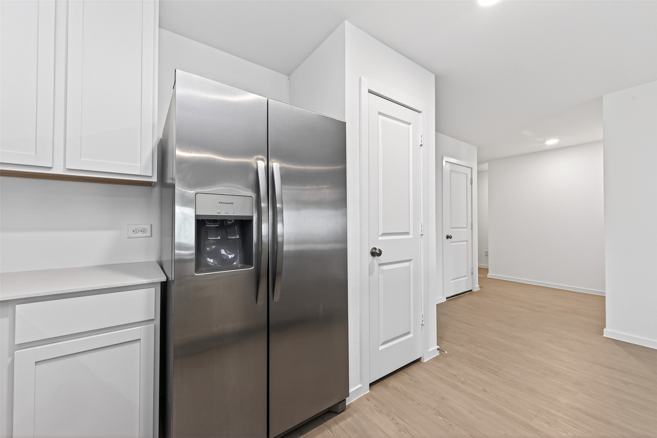10720 Ellerston Road Cleveland, TX 77327 - Photo 7 of 32 Stainless steel appliances included in rental. Brand new, tenant is responsible for repairs of appliances.