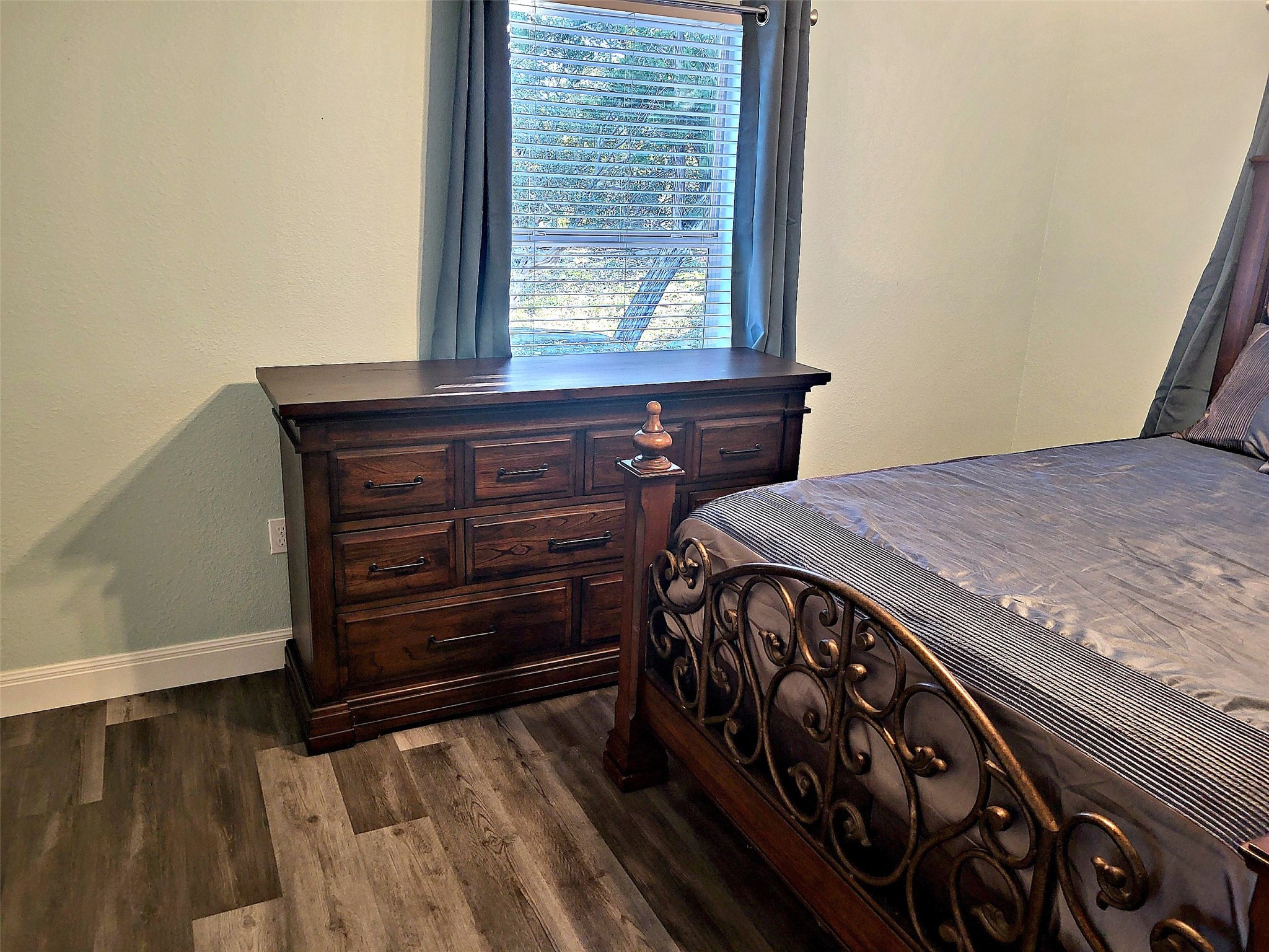 1526 Lakeside Drive West Canyon Lake, TX 78133 - Photo 13 of 35 An oversized dresser provides plenty of space for extra attire.