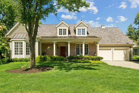 $1,299,000 | 672 Balmoral Court, Lake Forest, IL 60045